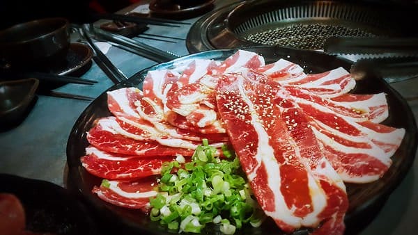 【好食分享】新竹必吃單點燒烤，不變的好滋味 新橋燒肉屋，就是要大口吃肉~