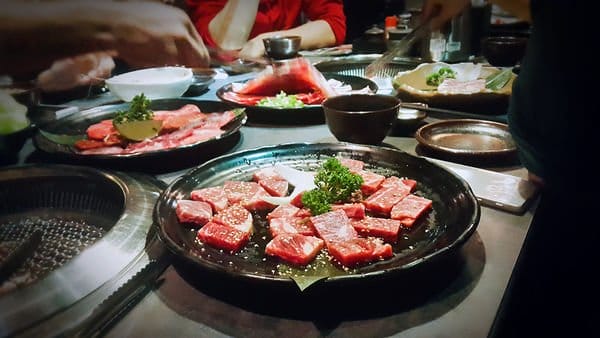 【好食分享】新竹必吃單點燒烤，不變的好滋味 新橋燒肉屋，就是要大口吃肉~
