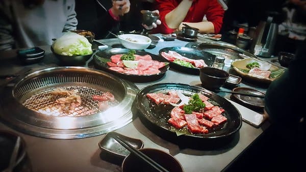 【好食分享】新竹必吃單點燒烤，不變的好滋味 新橋燒肉屋，就是要大口吃肉~