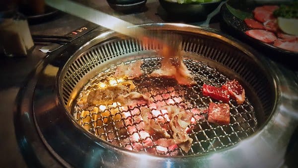 【好食分享】新竹必吃單點燒烤，不變的好滋味 新橋燒肉屋，就是要大口吃肉~