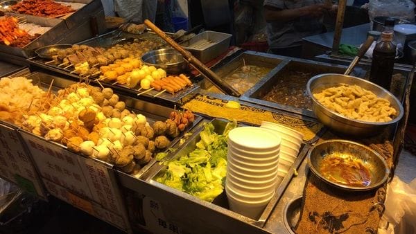 【2016香港旅遊樂活】夜訪香港小吃，尖沙咀華記小食**滷味，超好吃必吃必來小東西