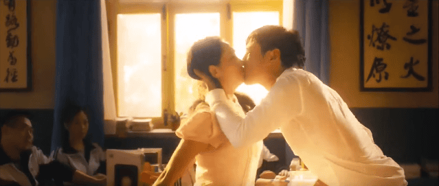 【電影影評】一部有笑有淚的開心麻花《夏洛特煩惱》，一起擁有最暖心的片刻