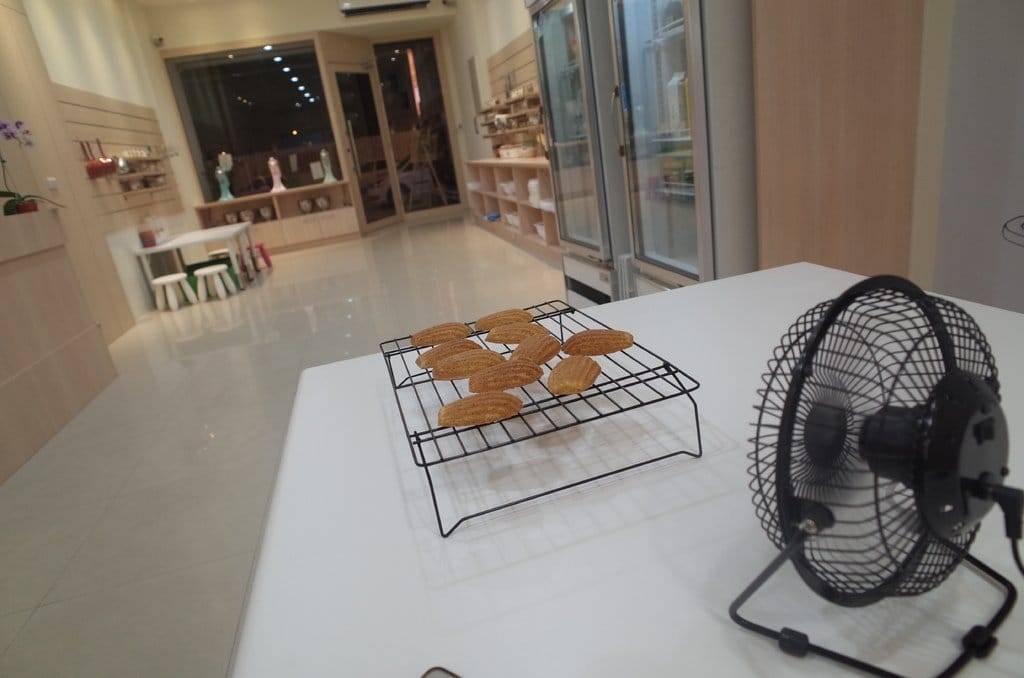 【好玩分享】新竹竹北第一家〝玩烘焙〞，一起體驗親子做蛋糕樂~跟好姊妹來也不錯呦。