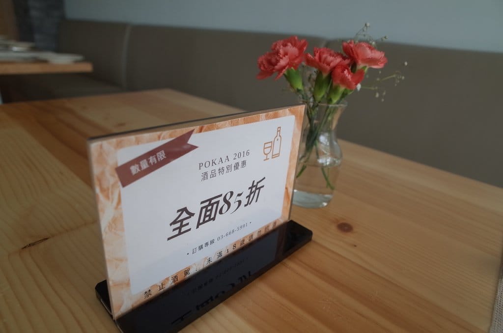 & Bistro 大談少女間的對話，優雅的午餐