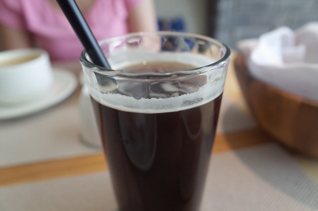 & Bistro 大談少女間的對話，優雅的午餐