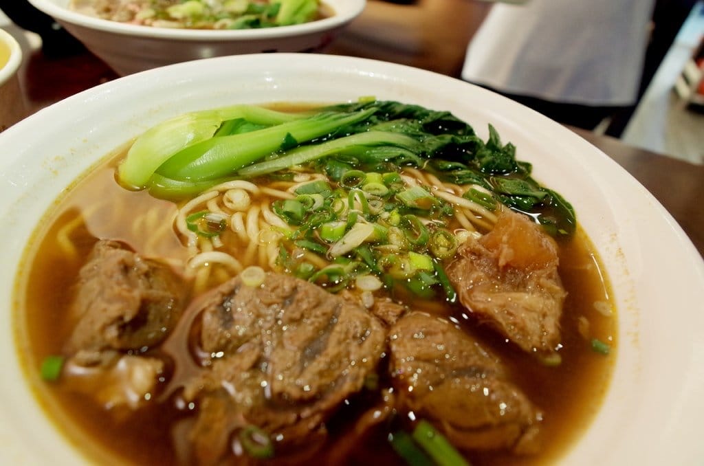 【好食分享】#ad 來桃園中壢必須要吃的〝必吃美食〞 三國麻辣豆腐鴨血，準備好挑戰你的視覺味蕾嗎?