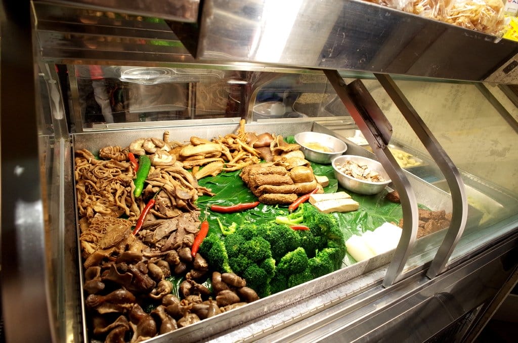 【好食分享】#ad 來桃園中壢必須要吃的〝必吃美食〞 三國麻辣豆腐鴨血，準備好挑戰你的視覺味蕾嗎?