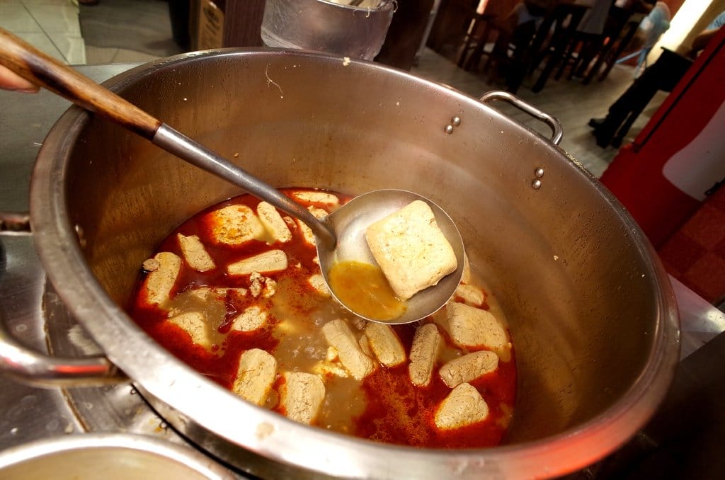 【好食分享】#ad 來桃園中壢必須要吃的〝必吃美食〞 三國麻辣豆腐鴨血，準備好挑戰你的視覺味蕾嗎?