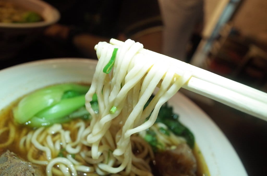 【好食分享】#ad 來桃園中壢必須要吃的〝必吃美食〞 三國麻辣豆腐鴨血，準備好挑戰你的視覺味蕾嗎?