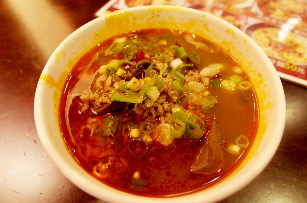 【好食分享】#ad 來桃園中壢必須要吃的〝必吃美食〞 三國麻辣豆腐鴨血，準備好挑戰你的視覺味蕾嗎?