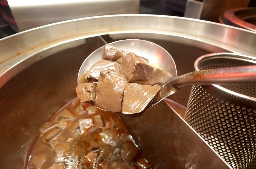 【好食分享】#ad 來桃園中壢必須要吃的〝必吃美食〞 三國麻辣豆腐鴨血，準備好挑戰你的視覺味蕾嗎?