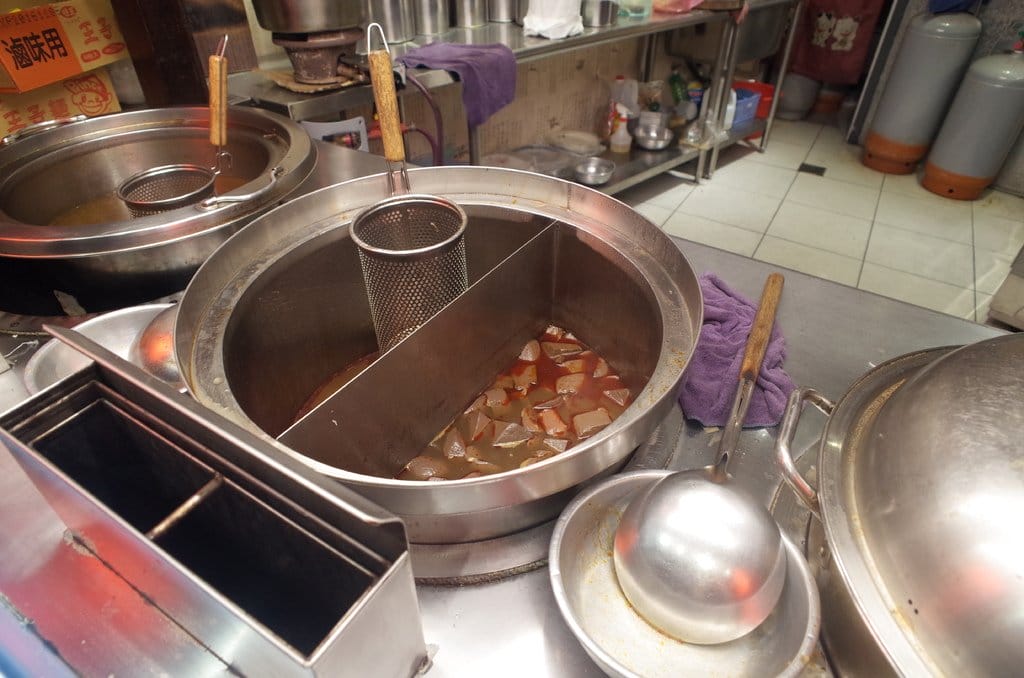 【好食分享】#ad 來桃園中壢必須要吃的〝必吃美食〞 三國麻辣豆腐鴨血，準備好挑戰你的視覺味蕾嗎?