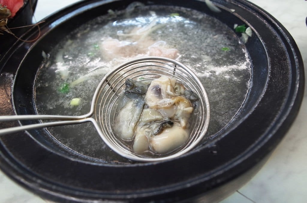 【好食分享】#ad 苗栗竹南〝醉食在〞風味石頭養生火鍋，特色偉士牌車友火鍋店