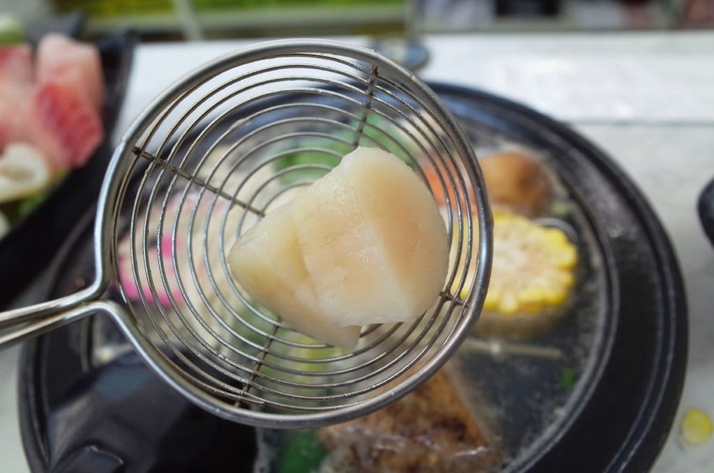 【好食分享】#ad 苗栗竹南〝醉食在〞風味石頭養生火鍋，特色偉士牌車友火鍋店