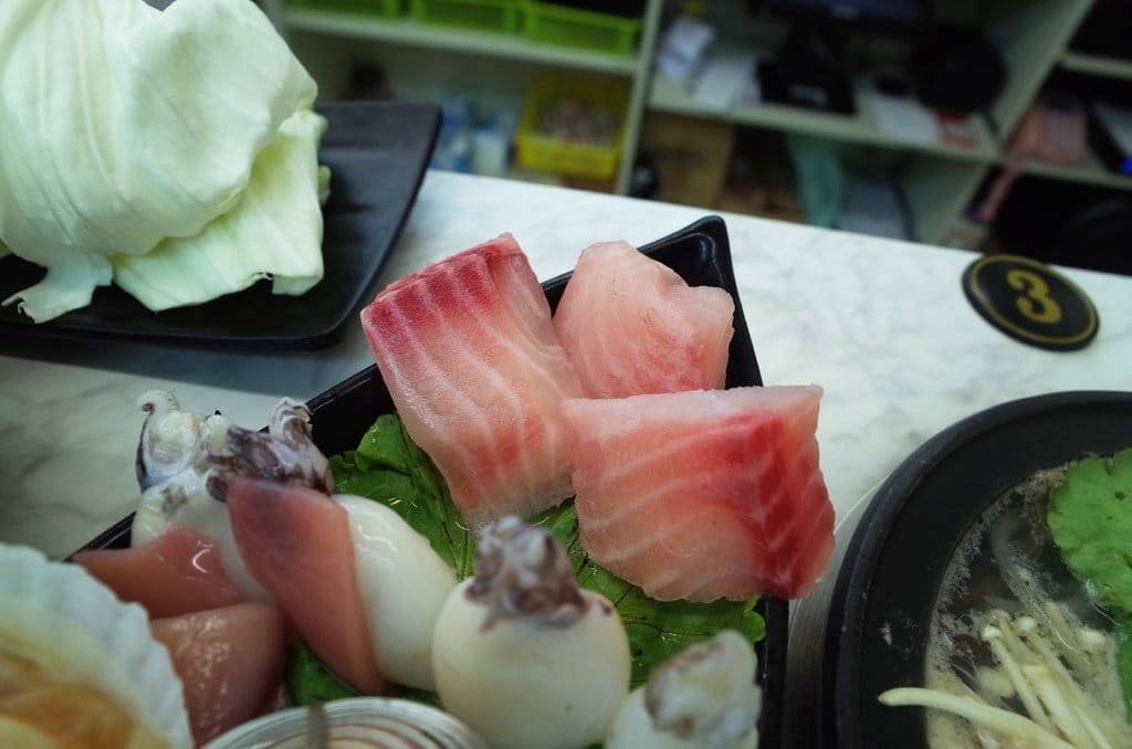 【好食分享】#ad 苗栗竹南〝醉食在〞風味石頭養生火鍋，特色偉士牌車友火鍋店