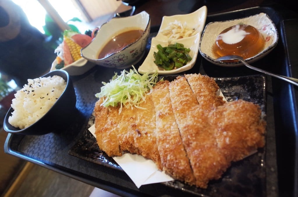 【好食分享】#ad 新竹銀川日式料理，尋找巷子的熱門定食日式料理美食，近新竹火車站。