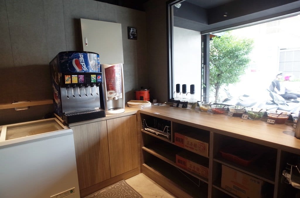 【好食分享】#ad 苗栗頭份美食 7/1號新開幕 湯二木 平價精緻鍋物 ，拍照打卡送燈飲料 必點〝鍋井燒〞