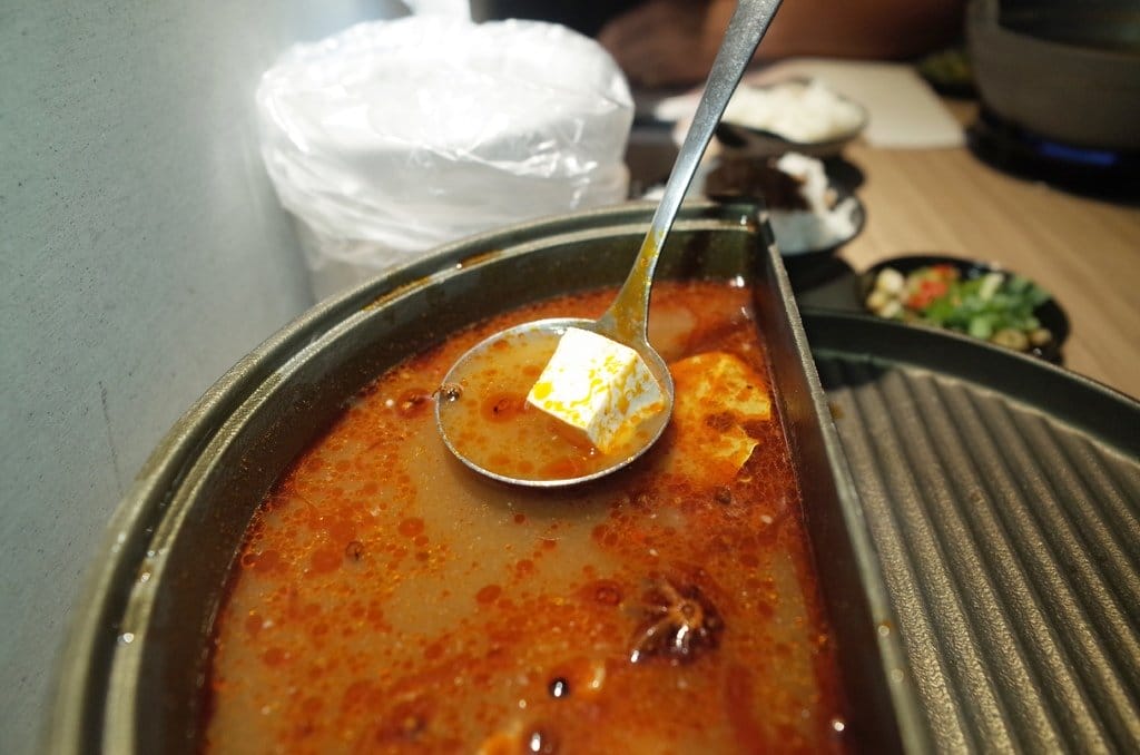 【好食分享】#ad 苗栗頭份美食 7/1號新開幕 湯二木 平價精緻鍋物 ，拍照打卡送燈飲料 必點〝鍋井燒〞