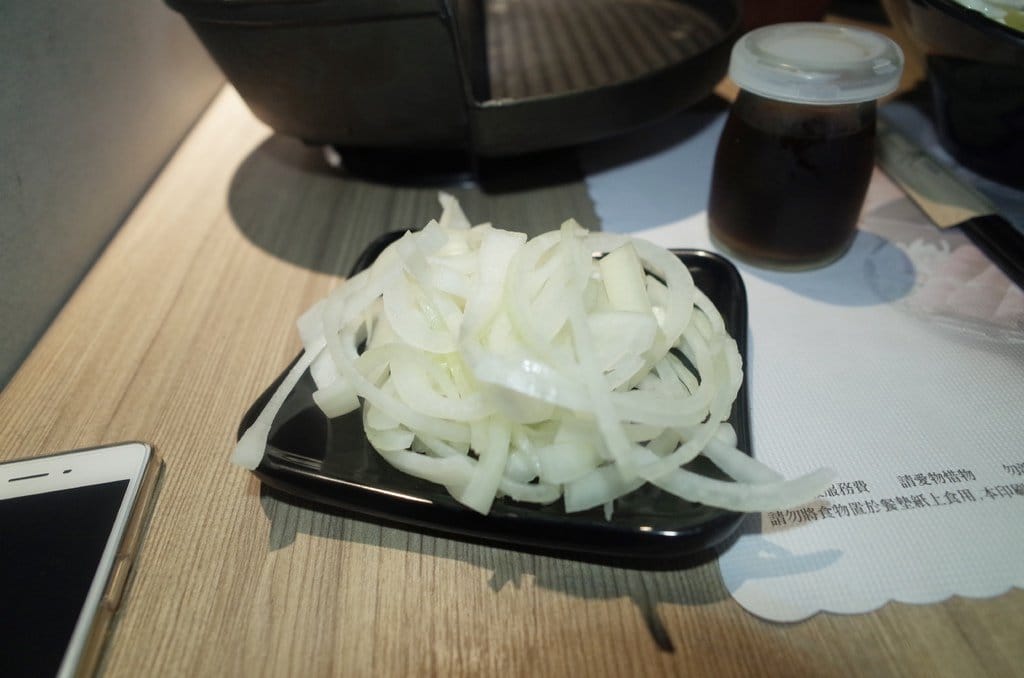 【好食分享】#ad 苗栗頭份美食 7/1號新開幕 湯二木 平價精緻鍋物 ，拍照打卡送燈飲料 必點〝鍋井燒〞