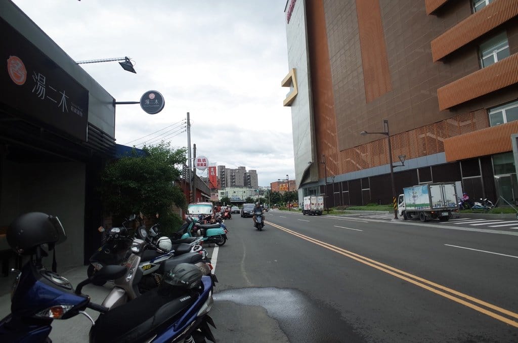 【好食分享】#ad 苗栗頭份美食 7/1號新開幕 湯二木 平價精緻鍋物 ，拍照打卡送燈飲料 必點〝鍋井燒〞