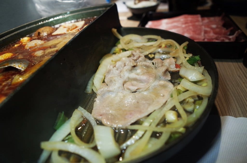 【好食分享】#ad 苗栗頭份美食 7/1號新開幕 湯二木 平價精緻鍋物 ，拍照打卡送燈飲料 必點〝鍋井燒〞