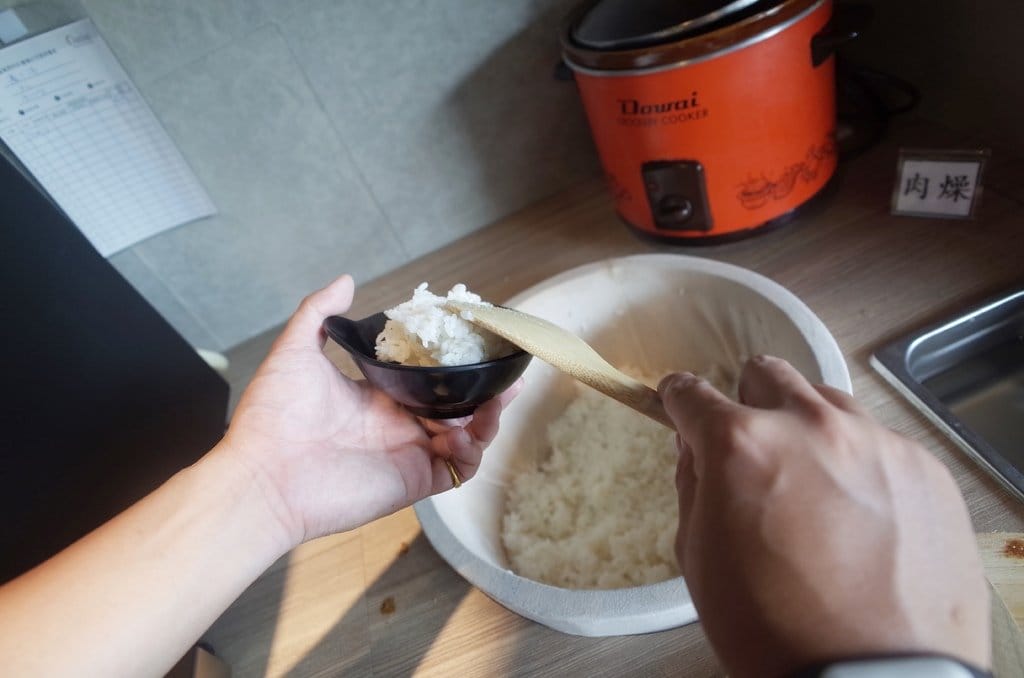 【好食分享】#ad 苗栗頭份美食 7/1號新開幕 湯二木 平價精緻鍋物 ，拍照打卡送燈飲料 必點〝鍋井燒〞