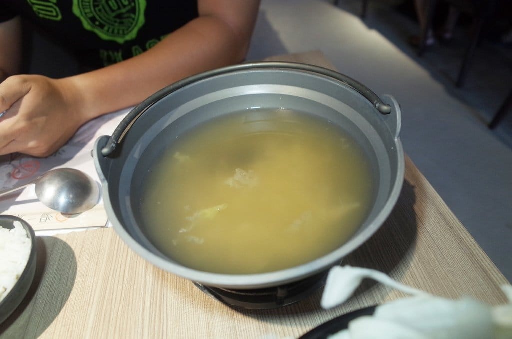 【好食分享】#ad 苗栗頭份美食 7/1號新開幕 湯二木 平價精緻鍋物 ，拍照打卡送燈飲料 必點〝鍋井燒〞