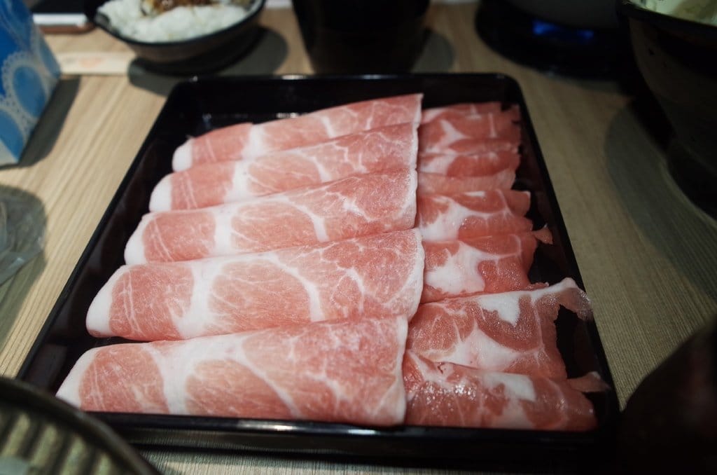 【好食分享】#ad 苗栗頭份美食 7/1號新開幕 湯二木 平價精緻鍋物 ，拍照打卡送燈飲料 必點〝鍋井燒〞