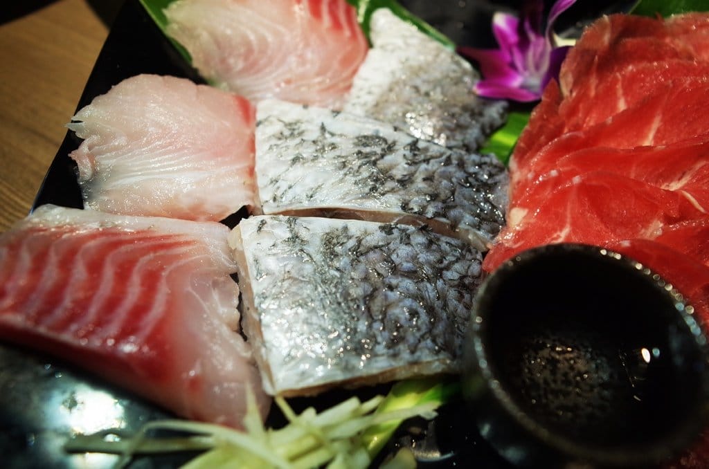 【好食分享】#ad 苗栗頭份美食 7/1號新開幕 湯二木 平價精緻鍋物 ，拍照打卡送燈飲料 必點〝鍋井燒〞