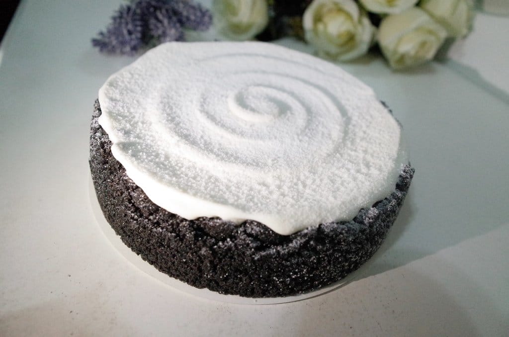 【生活分享】宅配甜點 喬伊絲 手作甜品工作室 黑岩雪嵐起士 #看著都會流口水