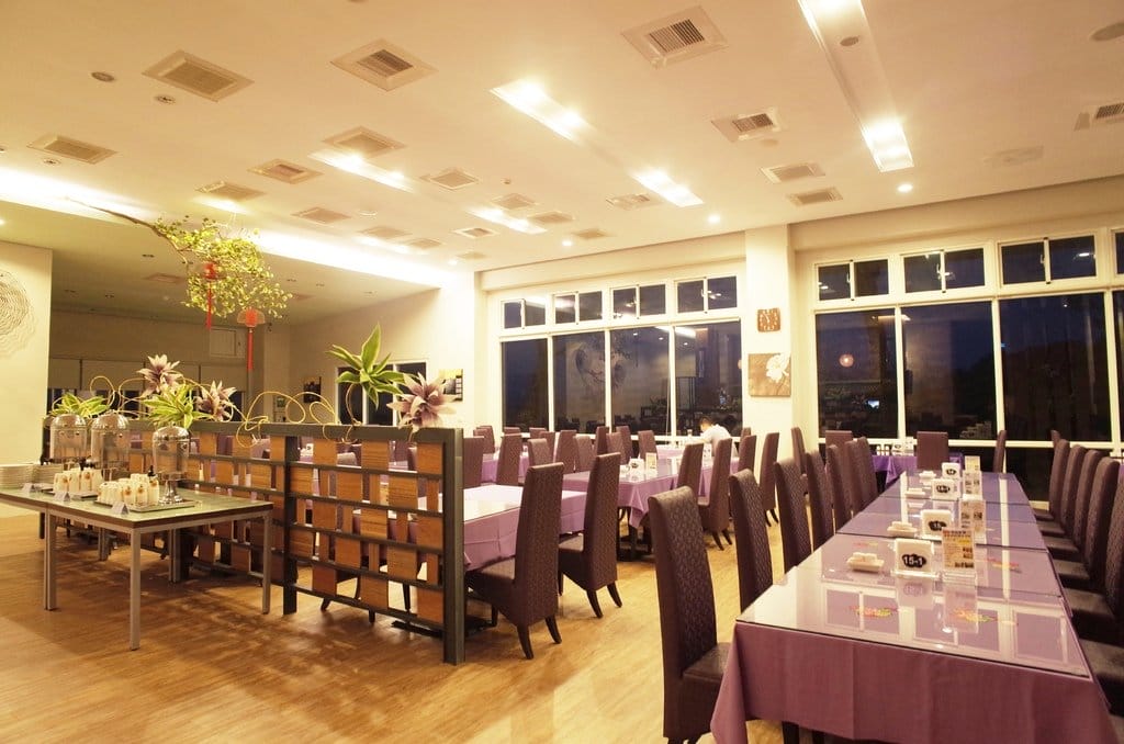 【好食分享】苗栗卓蘭 超美DER青青草原，自然風情風箏餐廳 大仁哥我來了!!