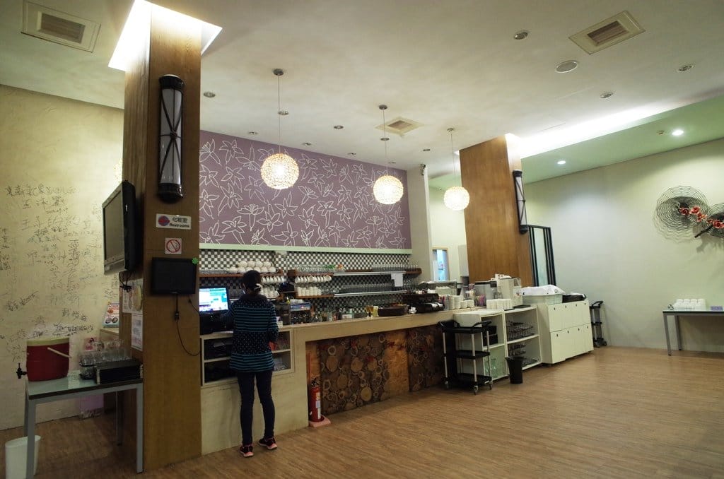 【好食分享】苗栗卓蘭 超美DER青青草原，自然風情風箏餐廳 大仁哥我來了!!