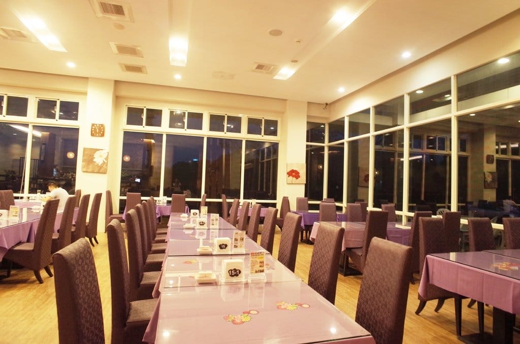 【好食分享】苗栗卓蘭 超美DER青青草原，自然風情風箏餐廳 大仁哥我來了!!