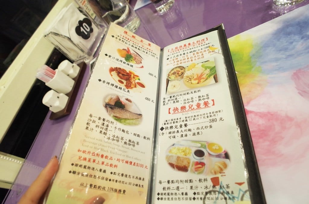 【好食分享】苗栗卓蘭 超美DER青青草原，自然風情風箏餐廳 大仁哥我來了!!