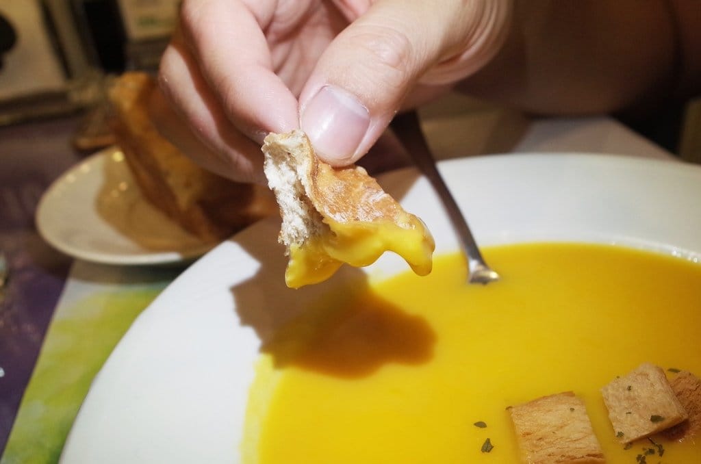 【好食分享】苗栗卓蘭 超美DER青青草原，自然風情風箏餐廳 大仁哥我來了!!