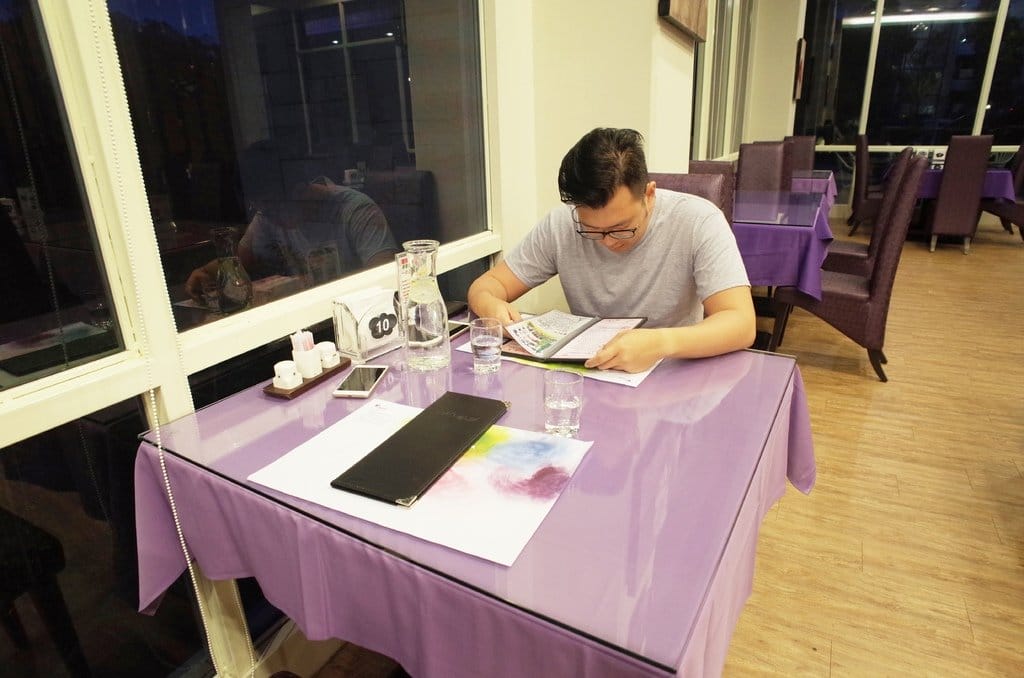 【好食分享】苗栗卓蘭 超美DER青青草原，自然風情風箏餐廳 大仁哥我來了!!