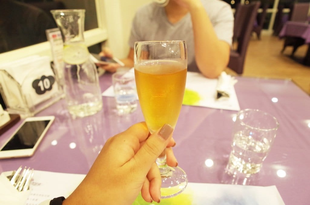 【好食分享】苗栗卓蘭 超美DER青青草原，自然風情風箏餐廳 大仁哥我來了!!