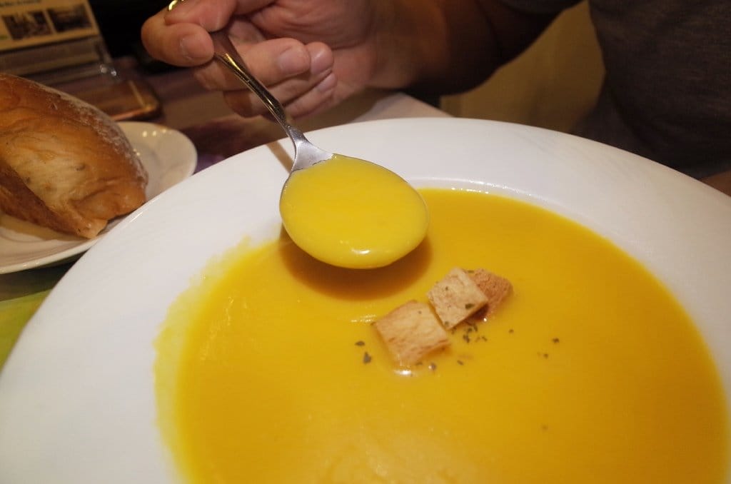 【好食分享】苗栗卓蘭 超美DER青青草原，自然風情風箏餐廳 大仁哥我來了!!