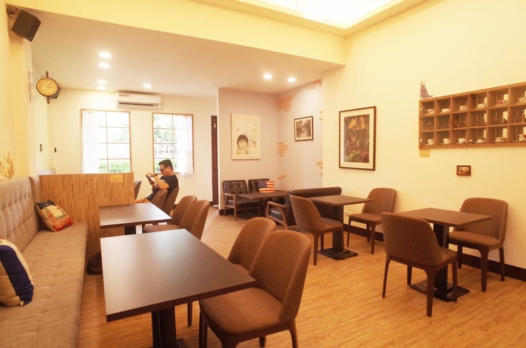 【好食分享】新竹竹北 寵物友善餐廳一個放鬆的小角落 貓爪咖啡 鋼彈同好會(好停車) - 第10張圖 【好食分享】新竹竹北 寵物友善餐廳一個放鬆的小角落 貓爪咖啡 鋼彈同好會(好停車)