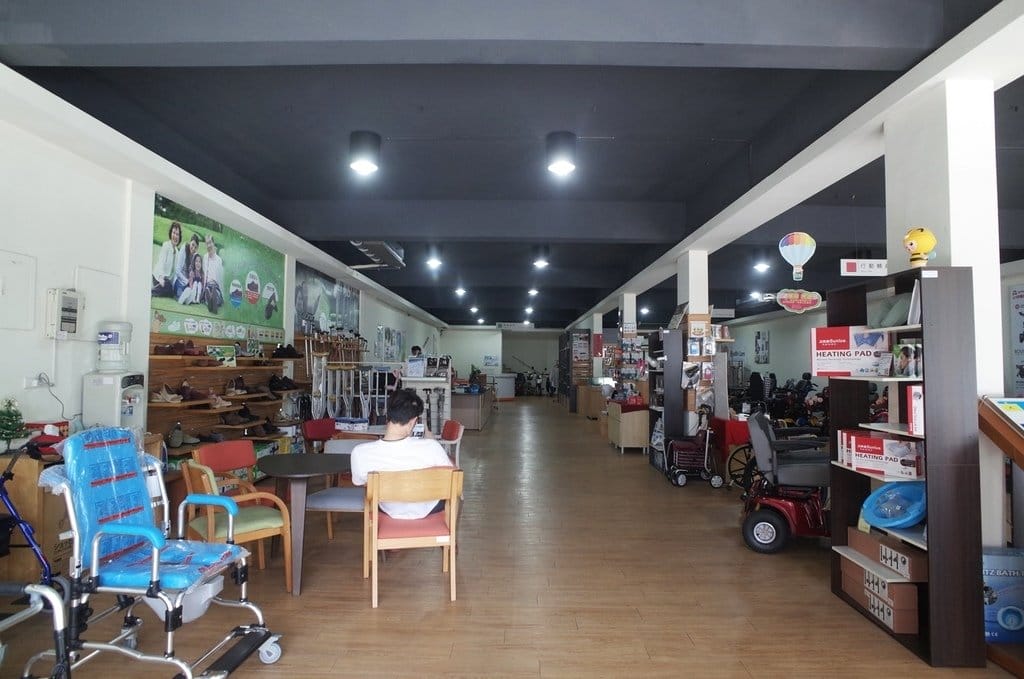 【生活分享】新竹必翔銀髮樂活館，選擇更多！為長輩提供專業的輔具、電動車 文末抽獎呦!!