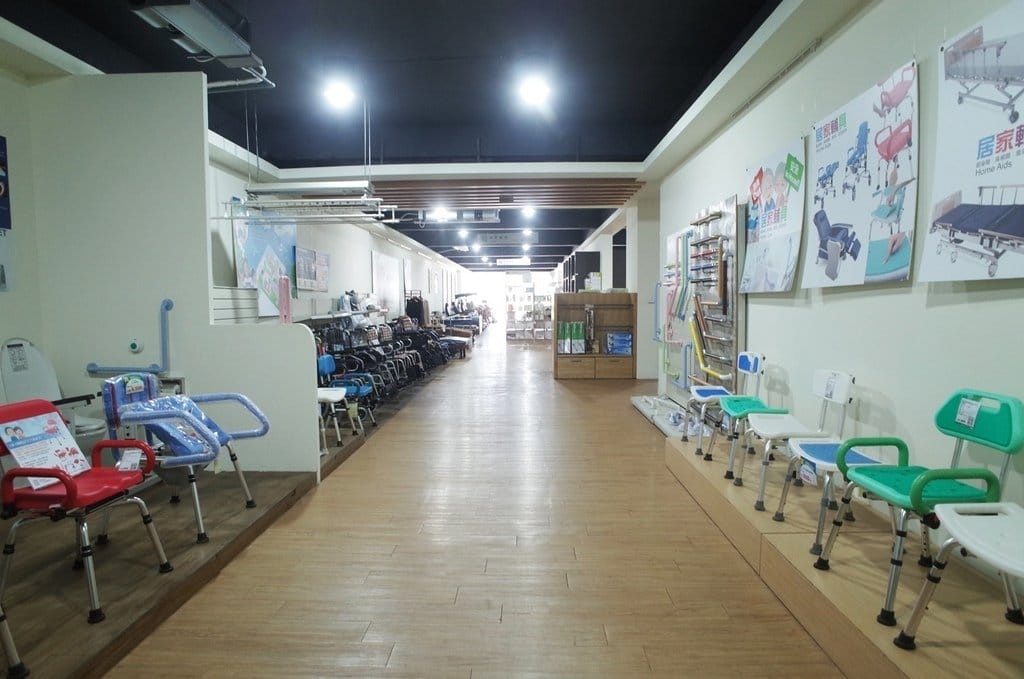 【生活分享】新竹必翔銀髮樂活館，選擇更多！為長輩提供專業的輔具、電動車 文末抽獎呦!!