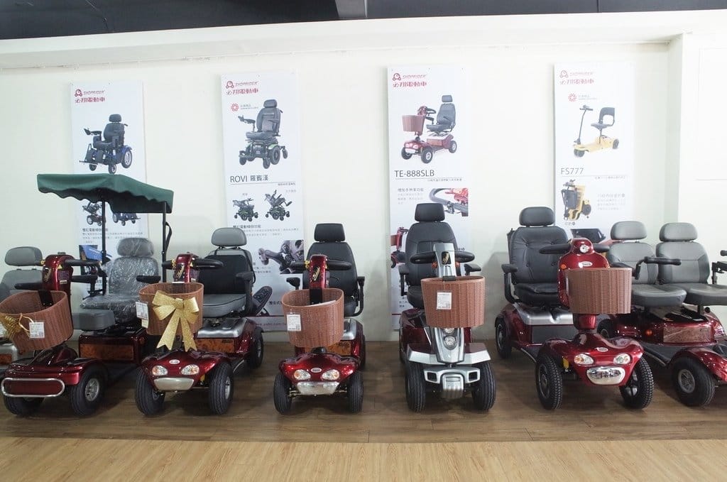 【生活分享】新竹必翔銀髮樂活館，選擇更多！為長輩提供專業的輔具、電動車 文末抽獎呦!!