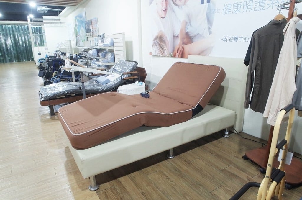 【生活分享】新竹必翔銀髮樂活館，選擇更多！為長輩提供專業的輔具、電動車 文末抽獎呦!!