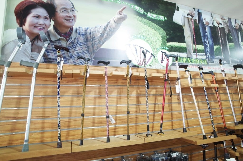【生活分享】新竹必翔銀髮樂活館，選擇更多！為長輩提供專業的輔具、電動車 文末抽獎呦!!