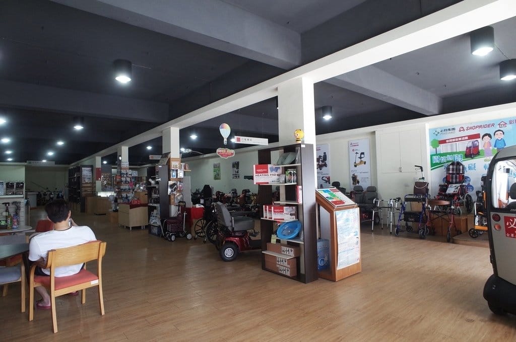 【生活分享】新竹必翔銀髮樂活館，選擇更多！為長輩提供專業的輔具、電動車 文末抽獎呦!!