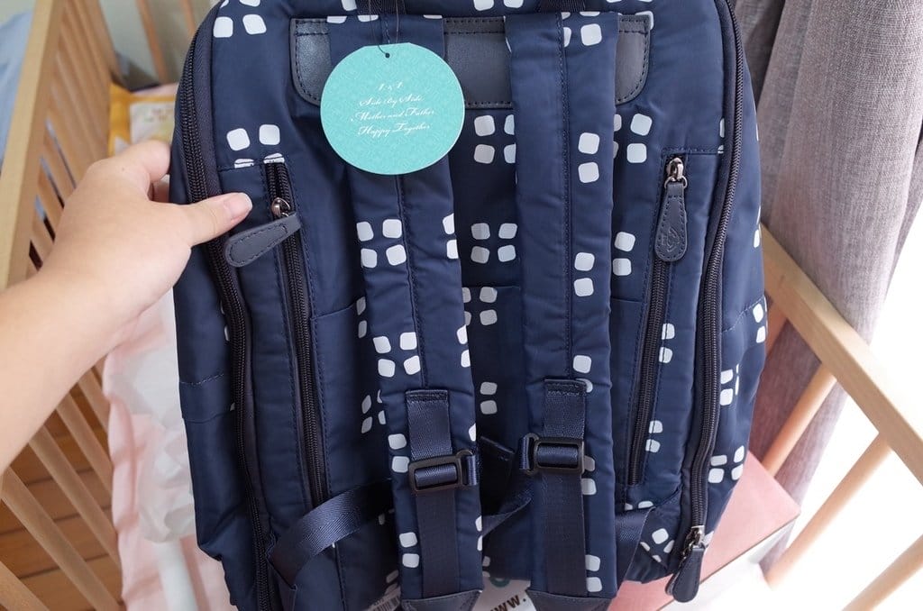 【育兒分享】媽咪外出好方便,超大空間好順手 ROMI 羅米兔 牽守包 - 第13張圖 【育兒分享】媽咪外出好方便,超大空間好順手 ROMI 羅米兔 牽守包