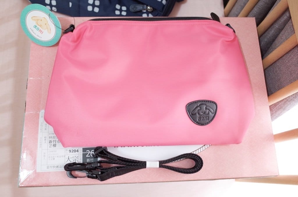 【育兒分享】媽咪外出好方便,超大空間好順手 ROMI 羅米兔 牽守包 - 第8張圖 【育兒分享】媽咪外出好方便,超大空間好順手 ROMI 羅米兔 牽守包