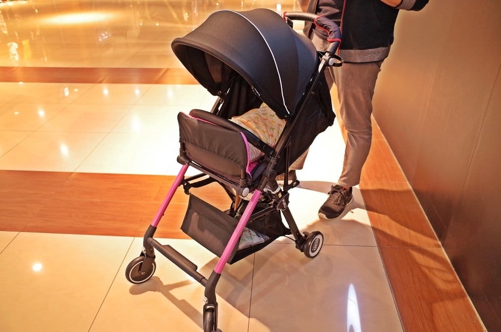 【育兒分享】Twins時尚輕便1+1手推車 PUKU藍色企鵝 輕鬆收納好方便 - 第8張圖 【育兒分享】Twins時尚輕便1+1手推車 PUKU藍色企鵝 輕鬆收納好方便