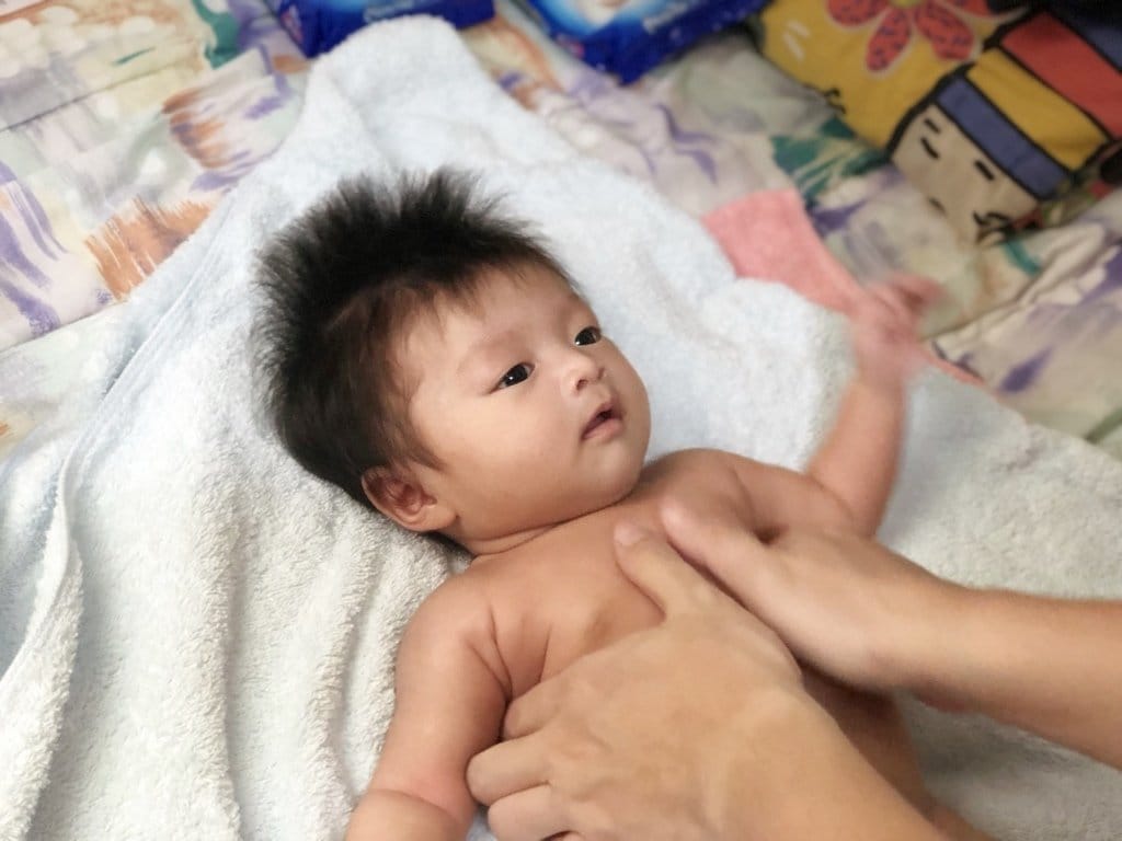 【育兒分享】「寶草園」Little Butterfly London 倫敦小蝴蝶，按摩小布丁Hen舒服