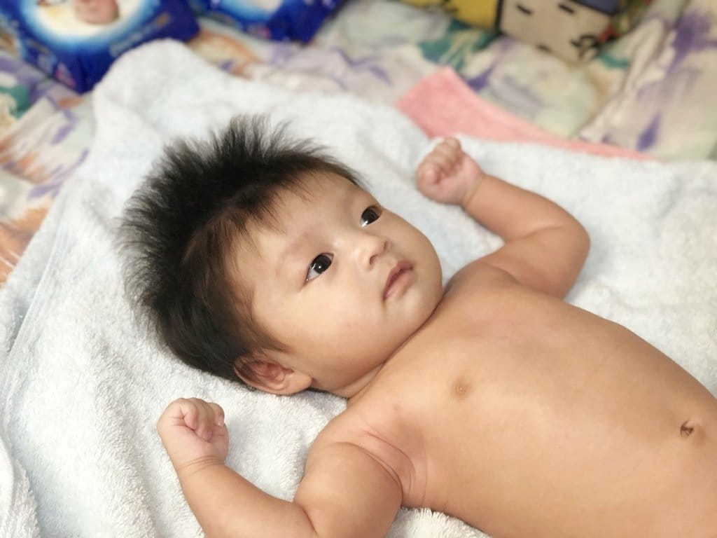 【育兒分享】「寶草園」Little Butterfly London 倫敦小蝴蝶，按摩小布丁Hen舒服